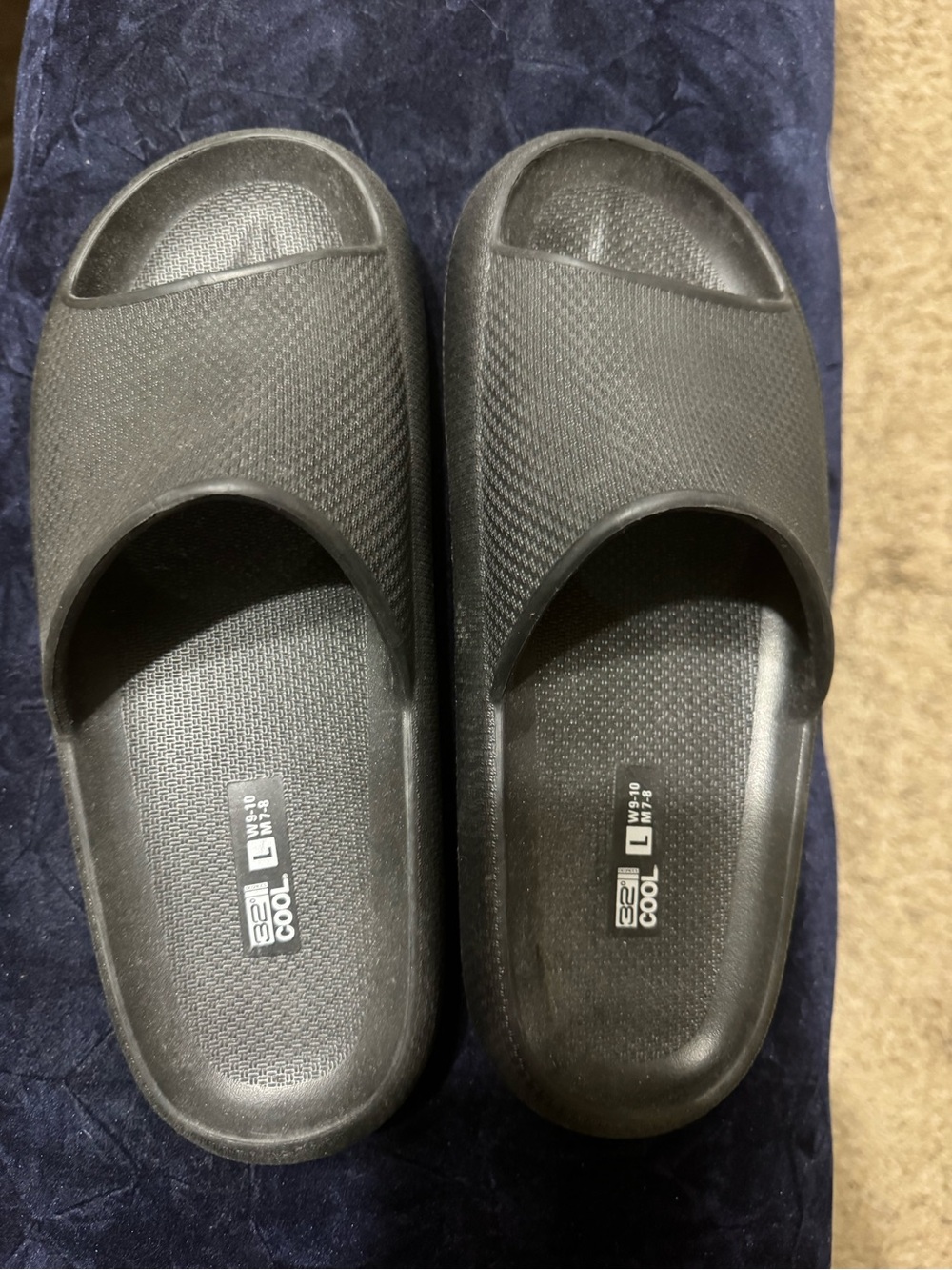 Women’s black slides